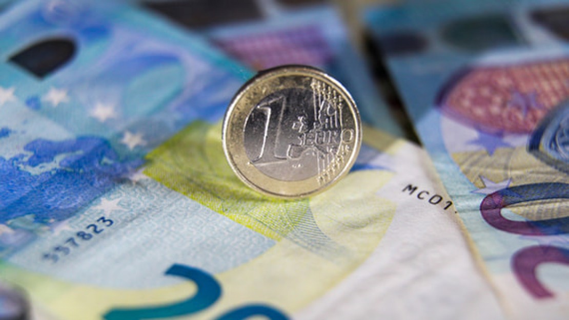 Курс евро превысил 87 рублей и достиг максимума с июля