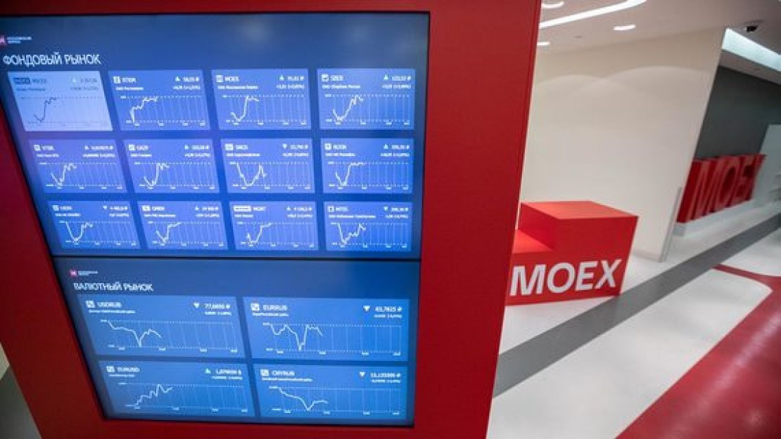 Мосбиржа возобновила торги 10 БПИФами на иностранные акции